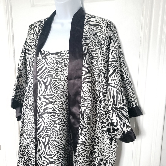 NWT|Black & White Animal Print Nightgown 2pcs-Set - Picture 7 of 10
